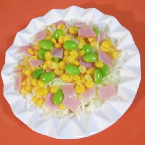 キャベツとコーングリンピースハムのカラフルサラダ